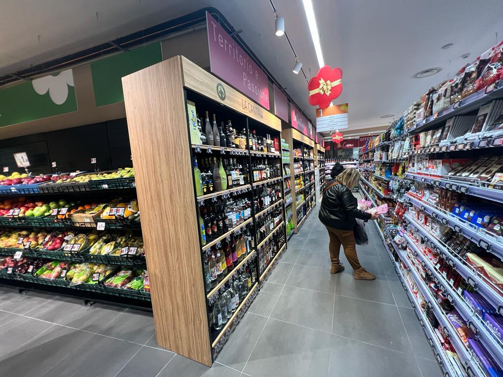 arredamento supermercato Punto Vendita Conad sul Corso Mazzini di Catanzaro 2